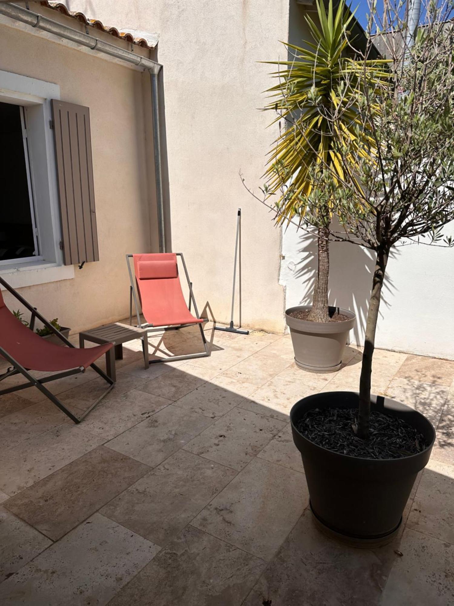Bel Appartement Terrasse 4 Etoiles Intra Muros Aigues-Mortes Exteriör bild